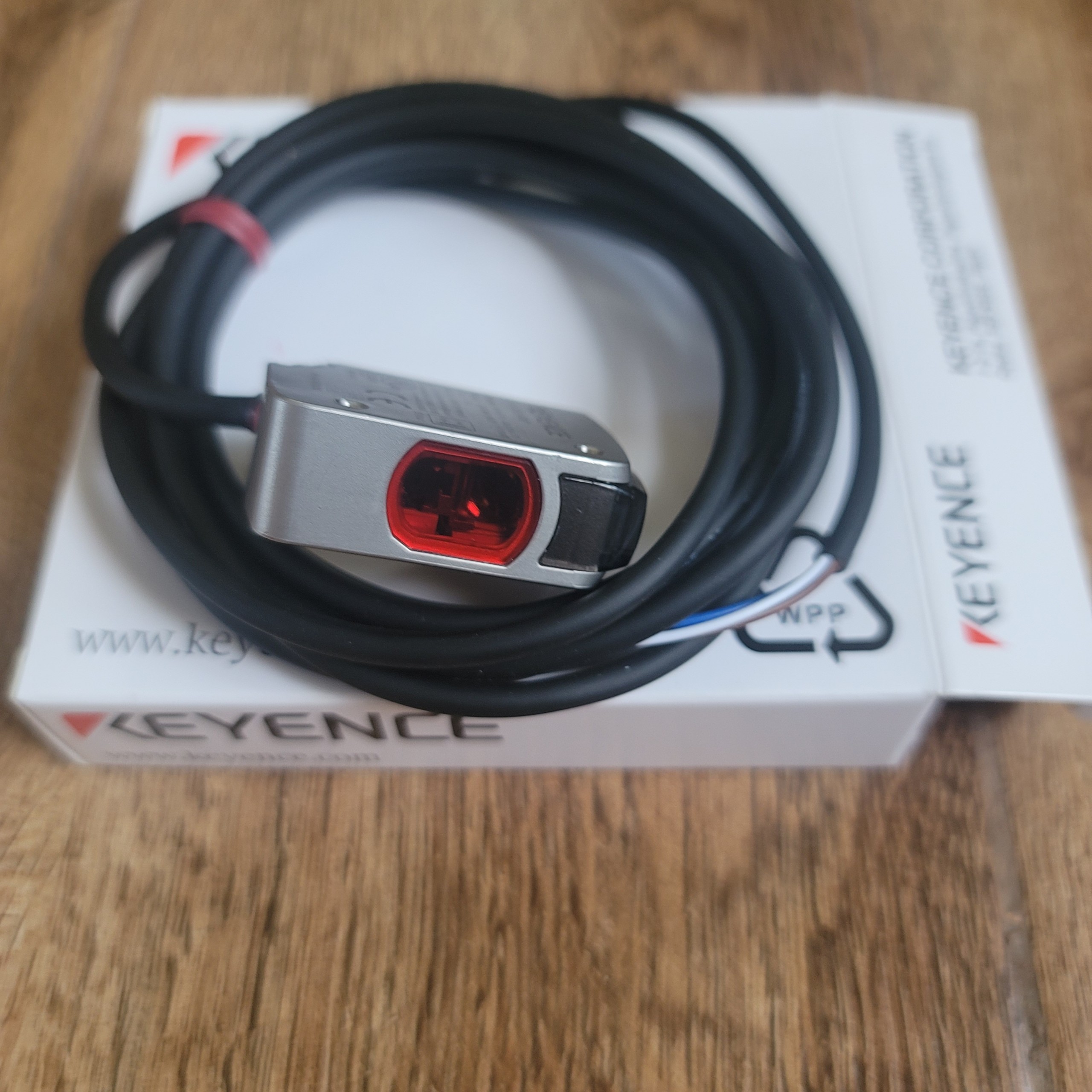 keyence LR-ZB250AP 3.jpg